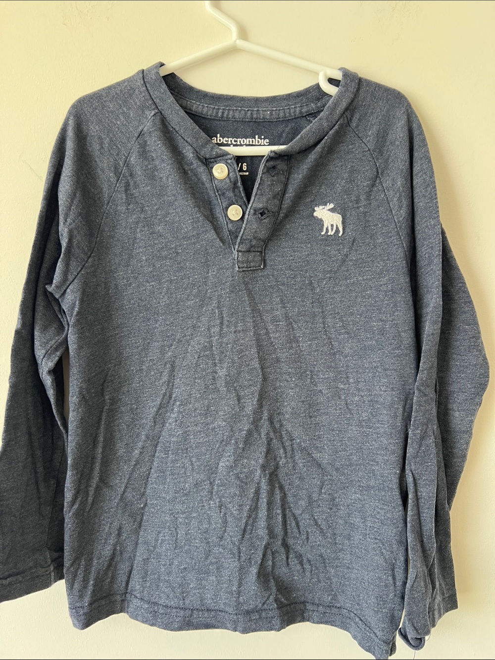 4/$12 Abercrombie & Fitch Navy Heather Long Sleeve Boys Henley Top | 6-7